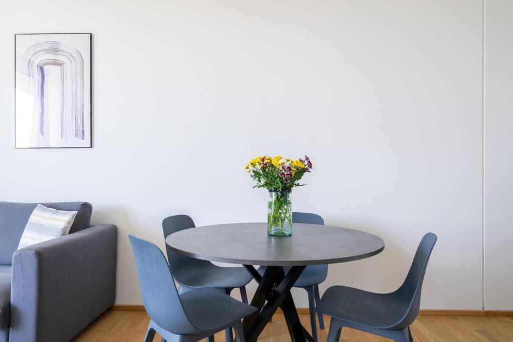 Hm • Modern 1br Vista At Danube Apartament